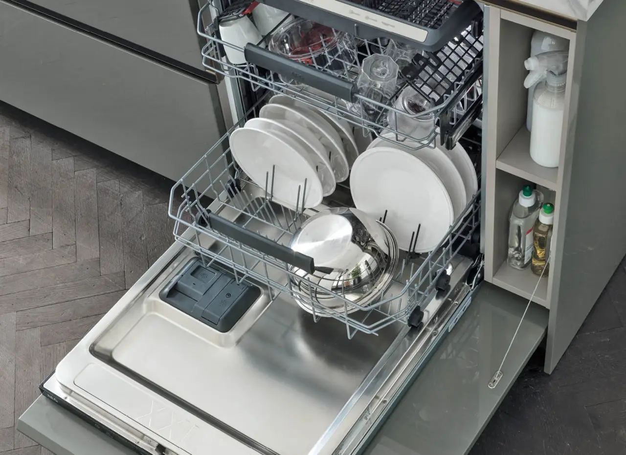 Guida pratica per liberare lo scarico della lavastoviglie senza l’aiuto dell’idraulico