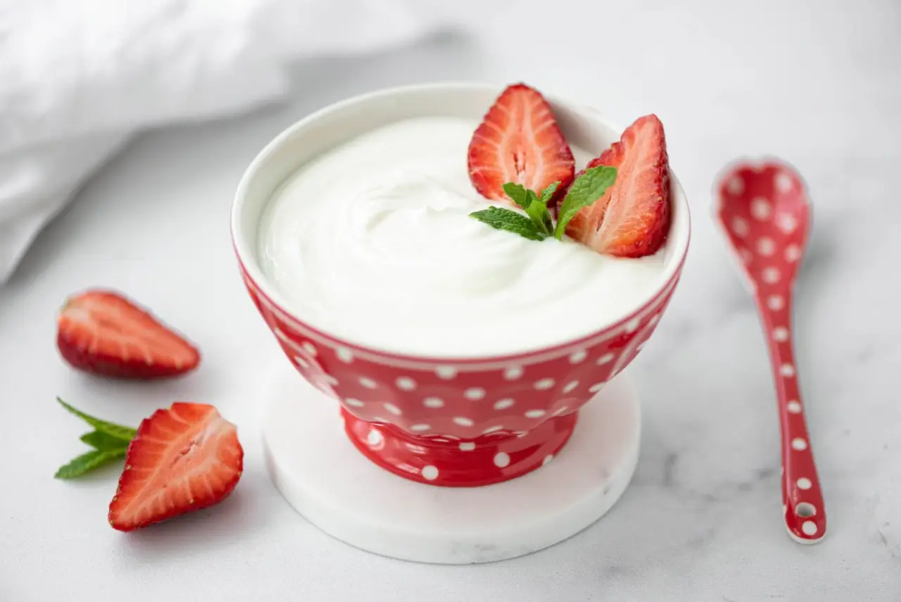 Yogurt quotidiano: vantaggi e possibili rischi