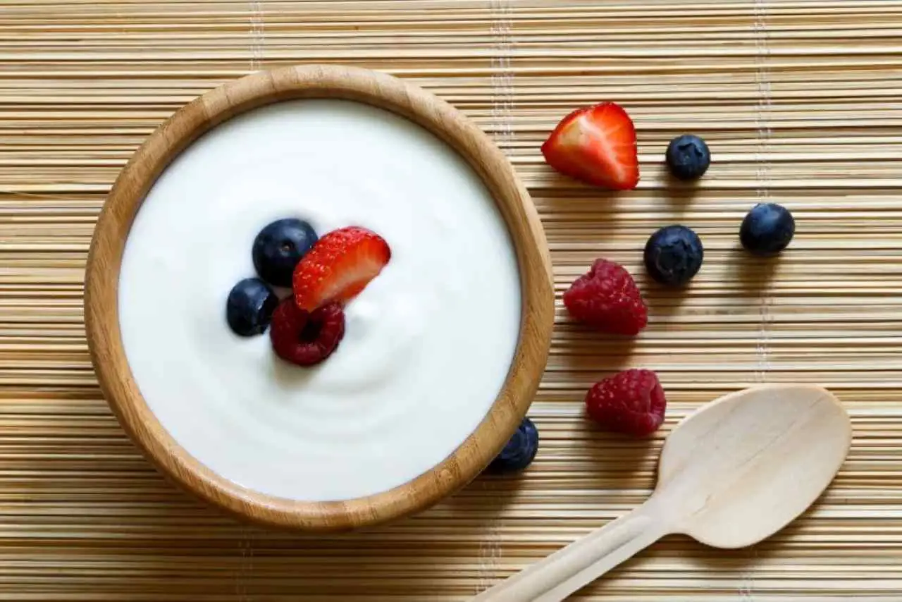 Yogurt quotidiano: vantaggi e possibili rischi Immagine selezionata