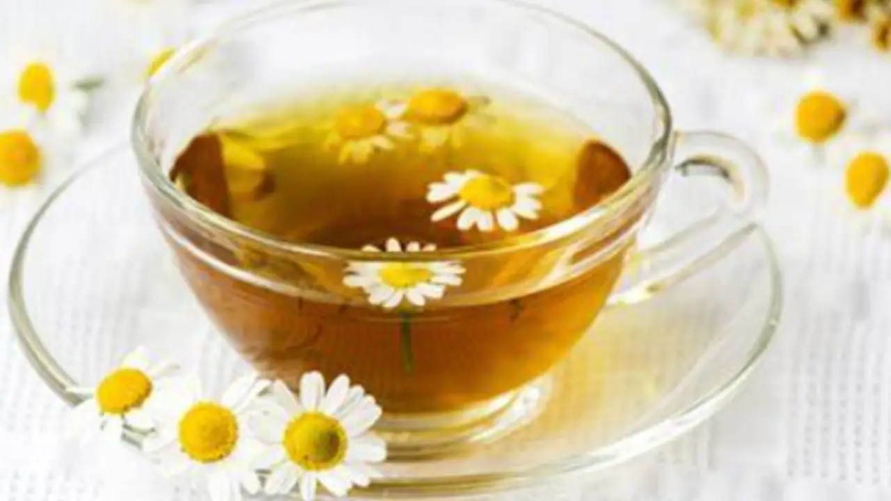 Tisane a rischio nei supermercati: quali evitare secondo gli esperti SS - Scaffale supermercato con tisane