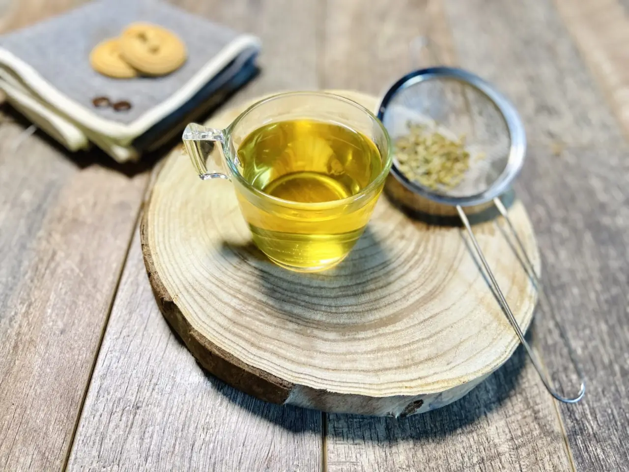 Tisane a rischio nei supermercati: quali evitare secondo gli esperti SS - Scaffale supermercato con tisane