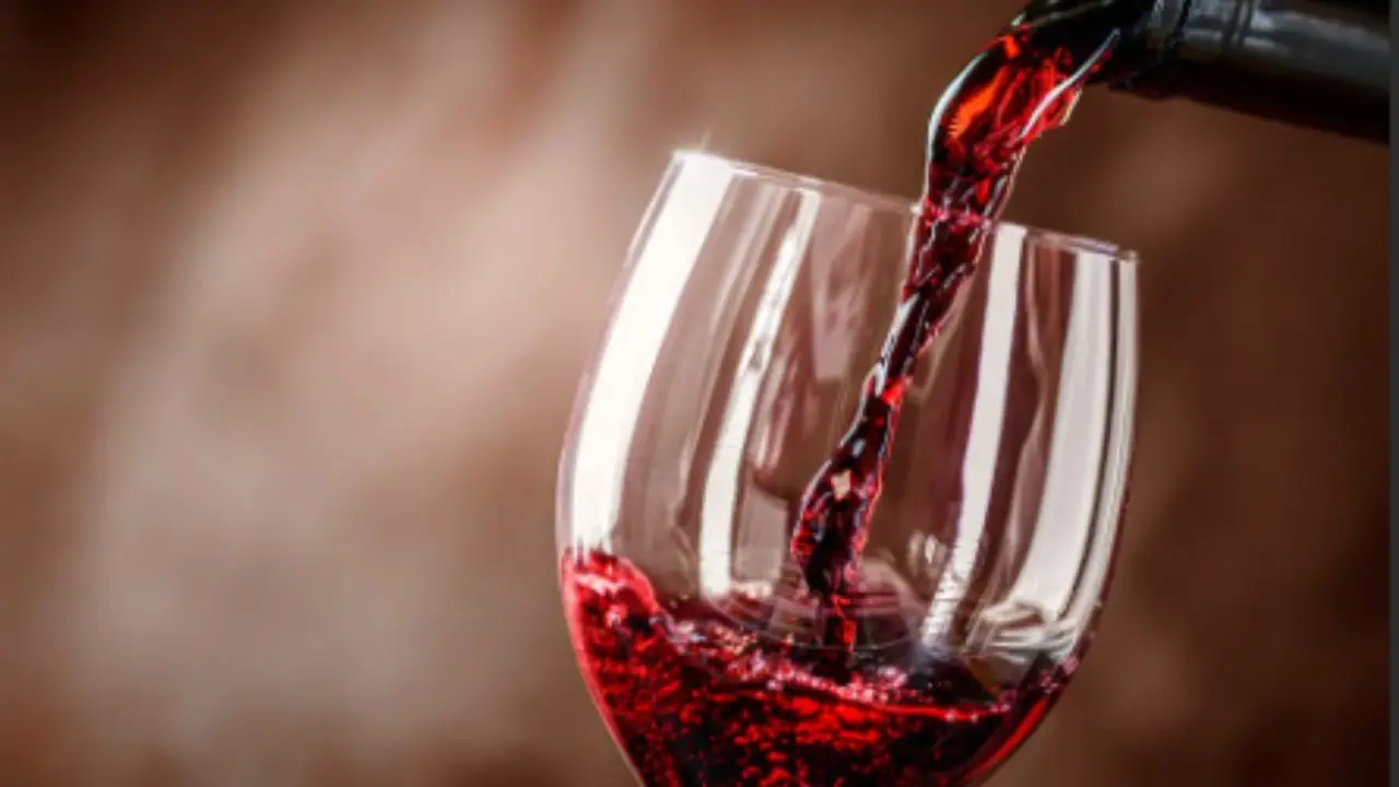 La relazione tra consumo moderato di vino e benessere metabolico in Italia La relazione tra consumo moderato di vino e benessere metabolico in Italia