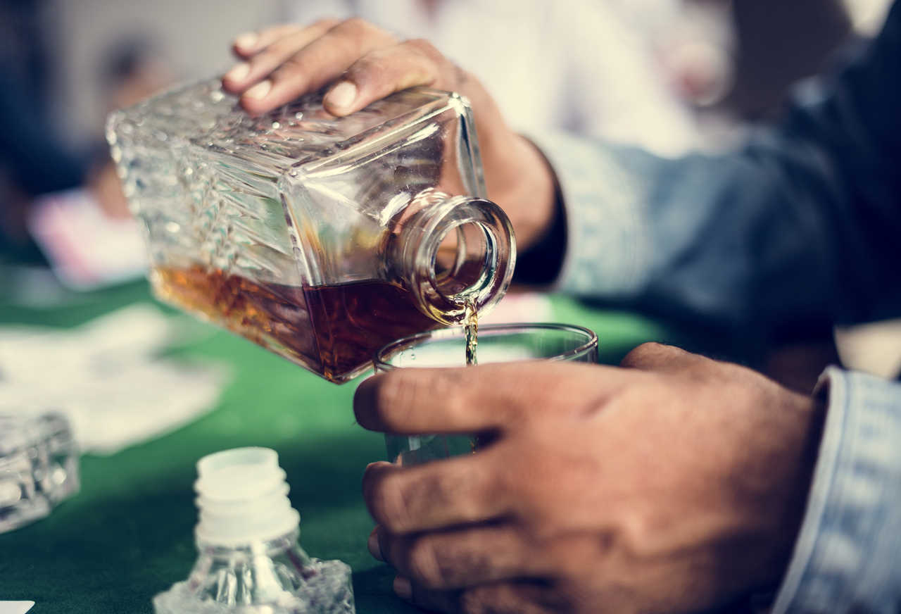 Idratazione e alcol: come bilanciare correttamente liquidi e salute Idratazione e alcol: come bilanciare correttamente liquidi e salute